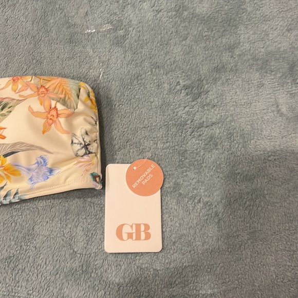 Bikini Dillard’s Small Bottom Large top - Picture 4 of 9